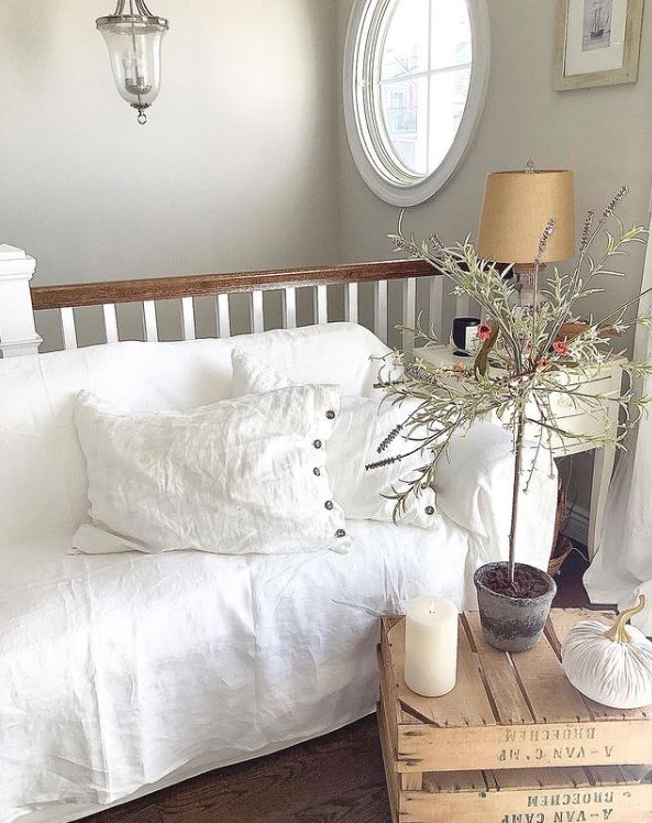 linen slipcover and pillowcases photo by @frenchcoastalhome